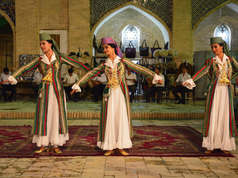 Uzbek women dancing