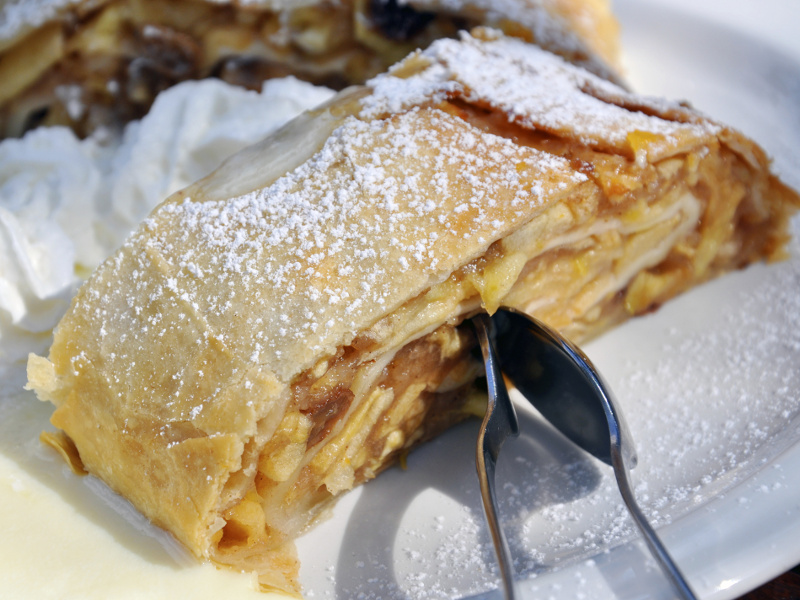 Apfelstrudel Recipe (Austrian apple strudel pastry) | Whats4eats