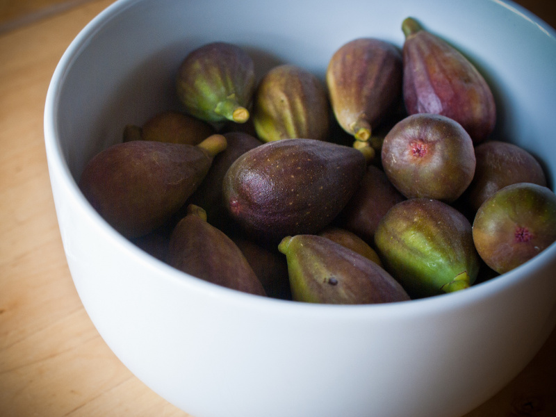 Bowl of green figs