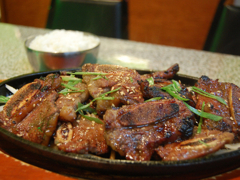 Hawaiian kalbi barbecue beef short ribs