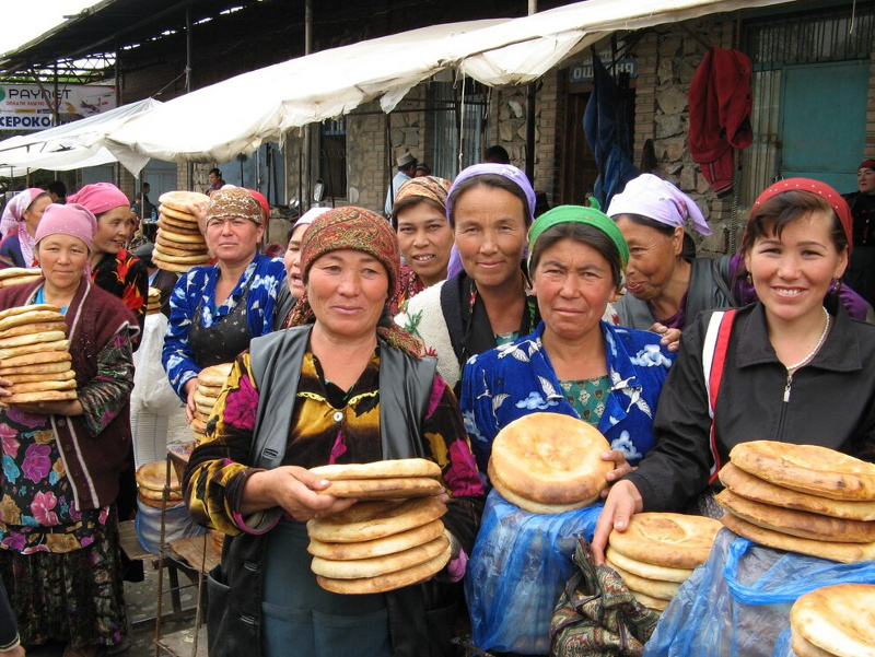 Urgut Sunday market bread sellers