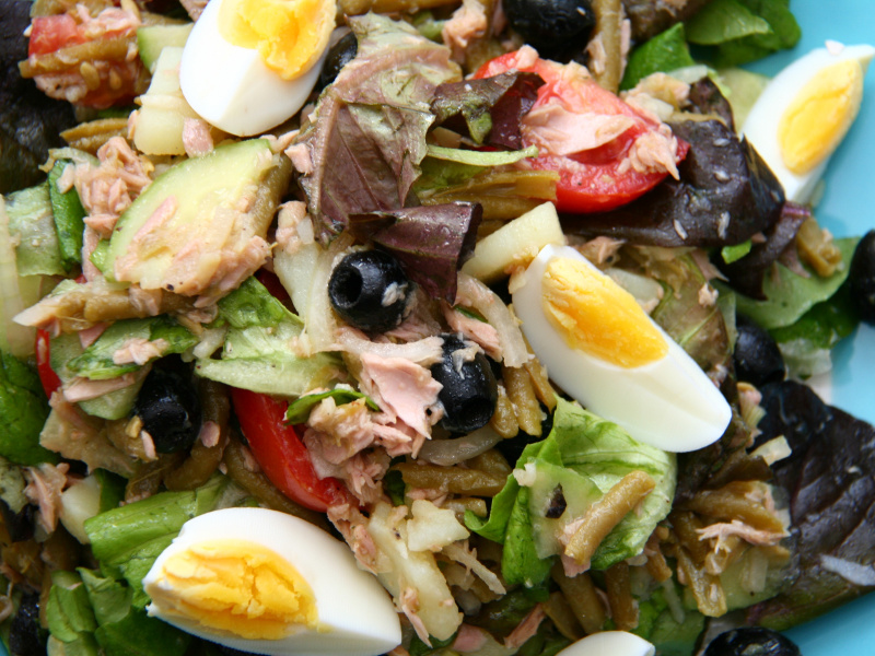 Salade Niçoise (French Provençal tuna and vegetable salad)