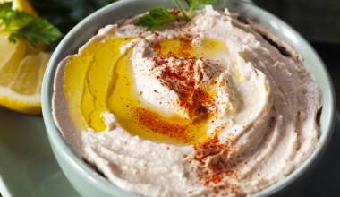 Hummus bi Tahini (Middle Eastern chickpea dip)