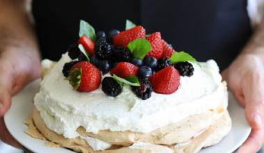 Pavlova (Australian meringue with whipped cream and fruit)