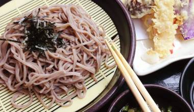 Zaru Soba (Japanese cold buckwheat noodles with dipping sauce)