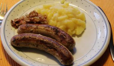 Himmel und Erde with sausages
