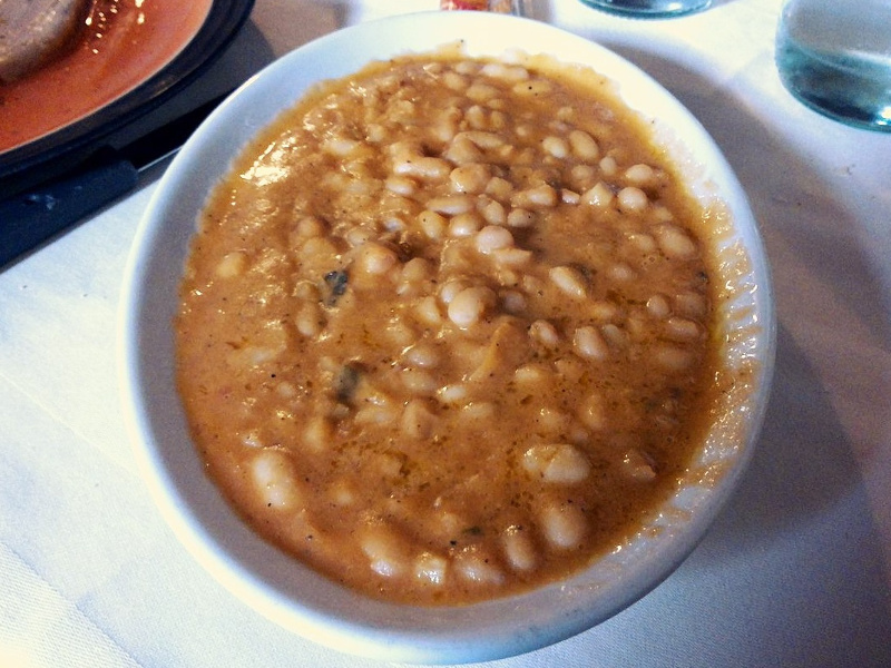 Fagioli all'Uccelletto (Italian white beans with tomato and sage)
