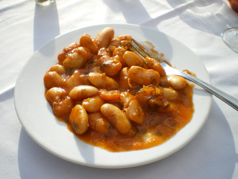 Gigantes Plaki (Greek baked white beans in tomato sauce)
