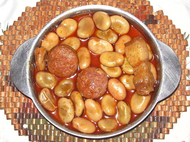 Habas con Chorizo